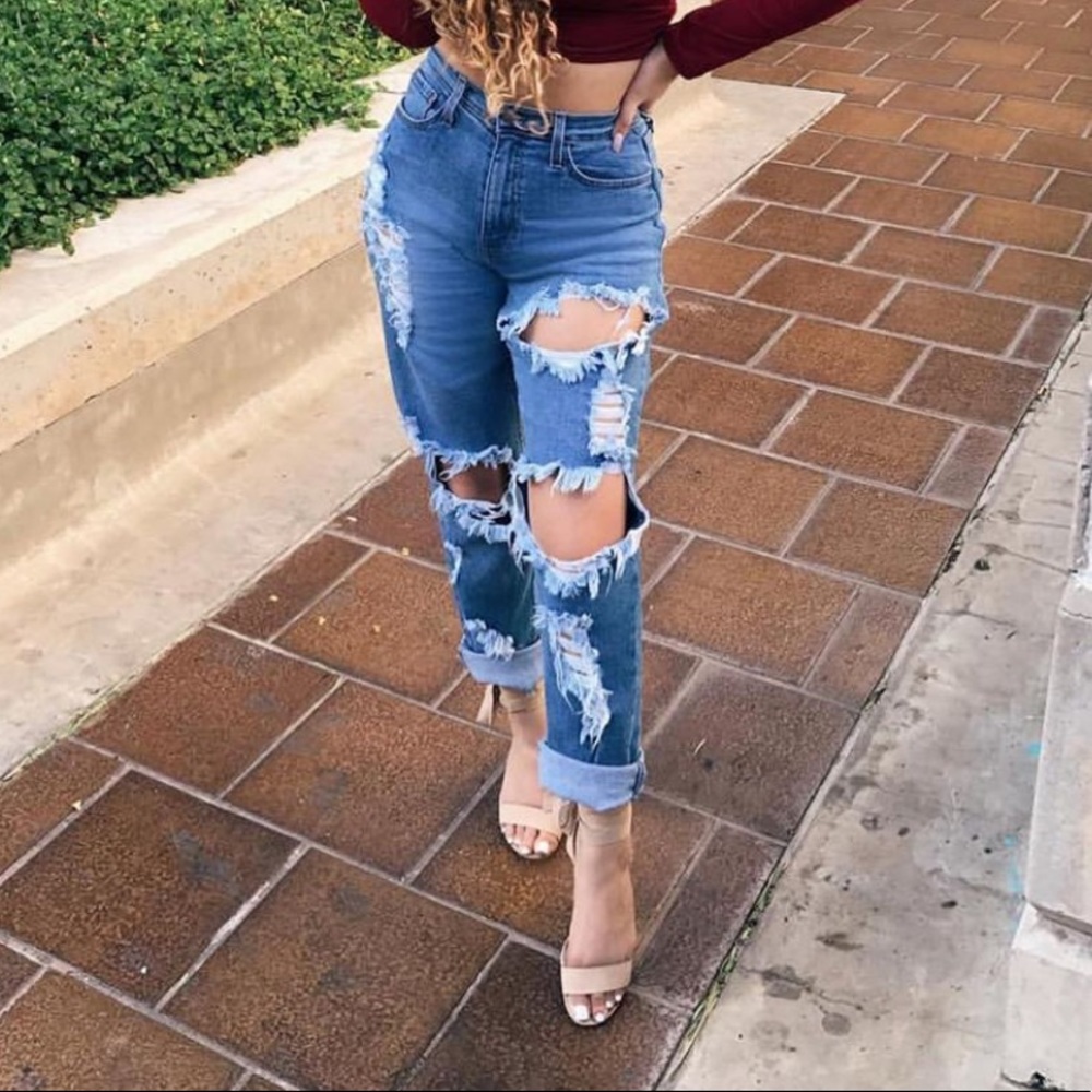 Denim distressed mom jeans
